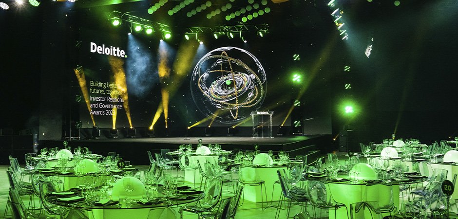 ½ Globe